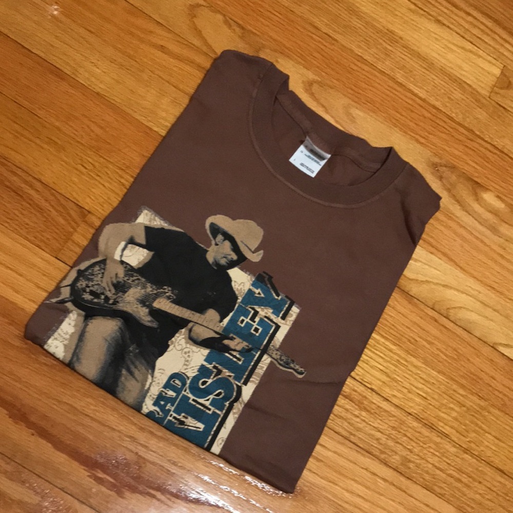 NWOT Brad Paisley Country Music Star with Electric Guitar T-shirt 🔥 - Picture 3 of 5